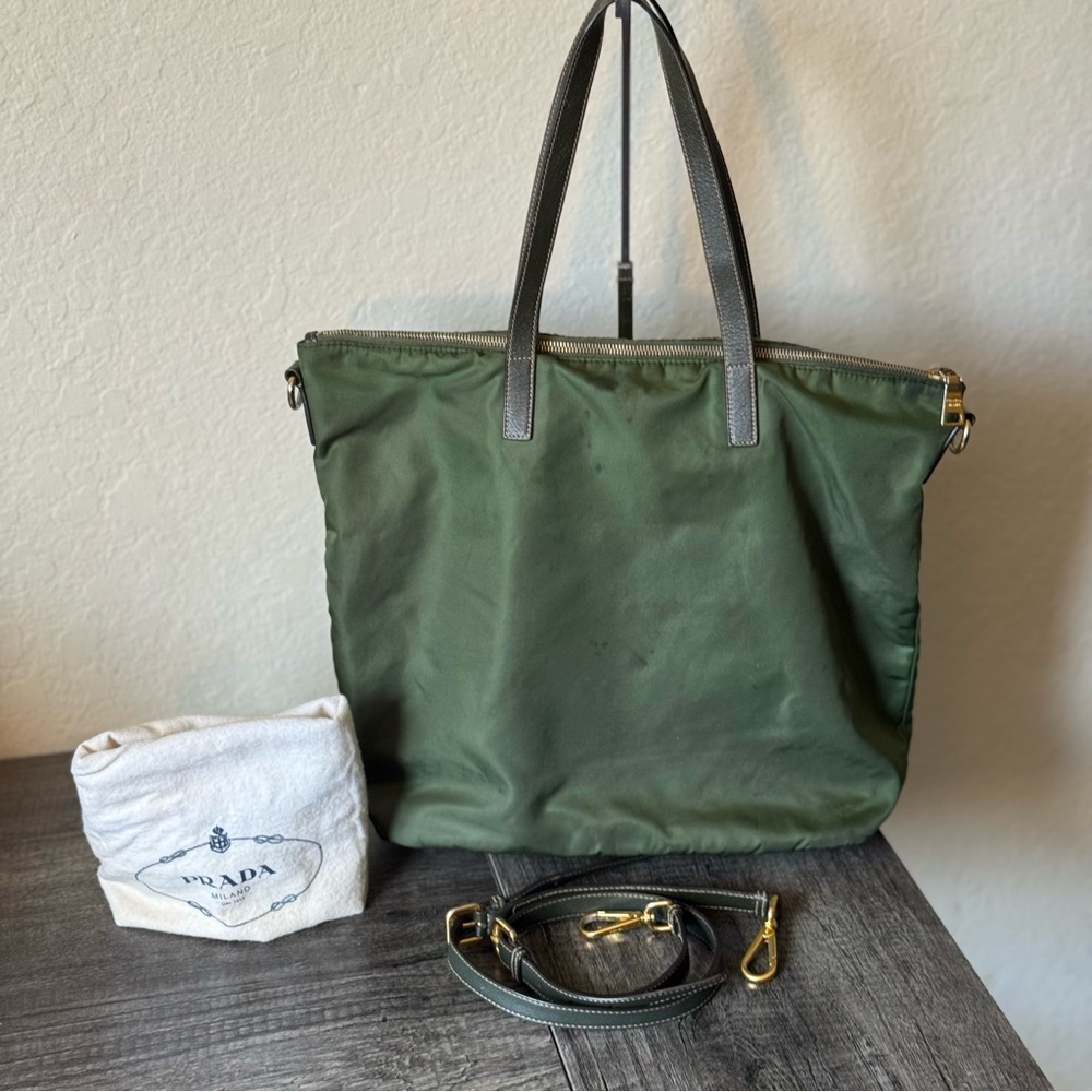 💎AUTHENTIC PRADA NYLON & LEATHER 2 WAY TOTE BAG💎 - Picture 2 of 13